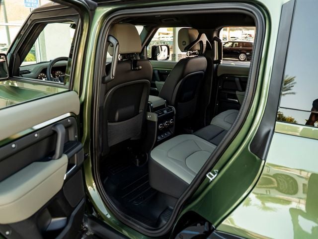 2026 Land Rover Defender 110 X-Dynamic SE