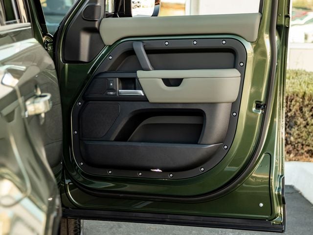 2026 Land Rover Defender 110 X-Dynamic SE