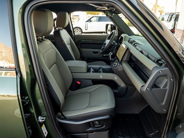 2026 Land Rover Defender 110 X-Dynamic SE
