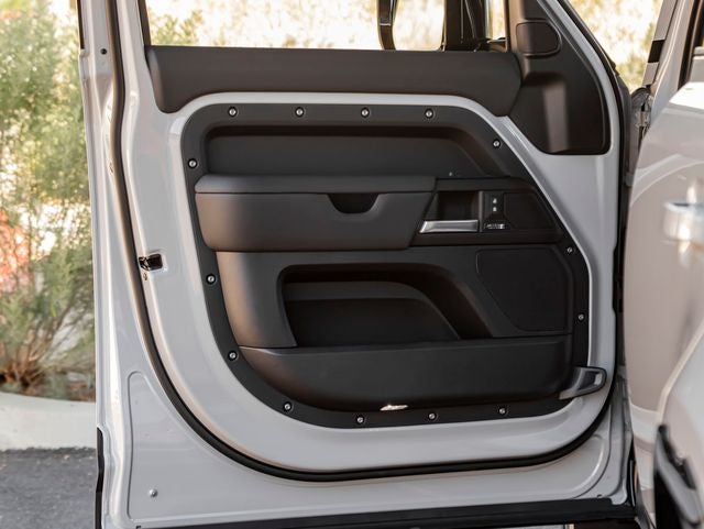 2026 Land Rover Defender 110 X-Dynamic SE