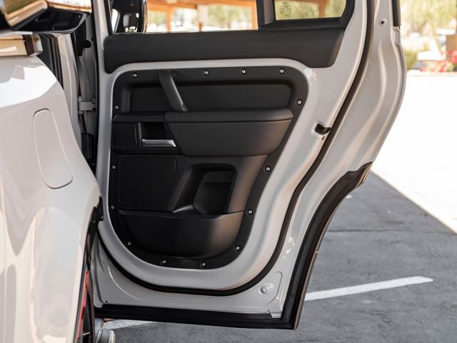 2026 Land Rover Defender 110 X-Dynamic SE