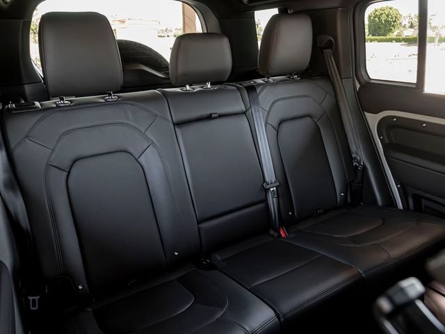 2026 Land Rover Defender 110 X-Dynamic SE