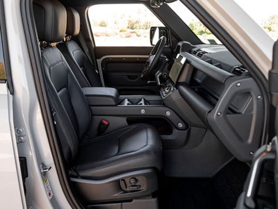 2026 Land Rover Defender 110 X-Dynamic SE