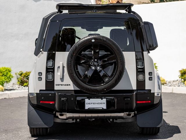 2026 Land Rover Defender 110 X-Dynamic SE