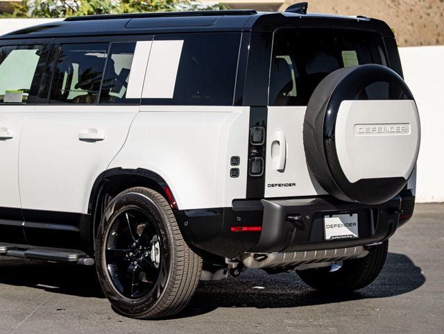 2026 Land Rover Defender 110 X-Dynamic SE