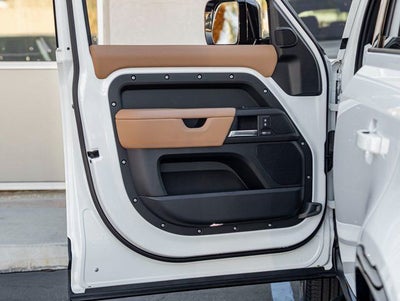 2026 Land Rover Defender 110 X-Dynamic SE