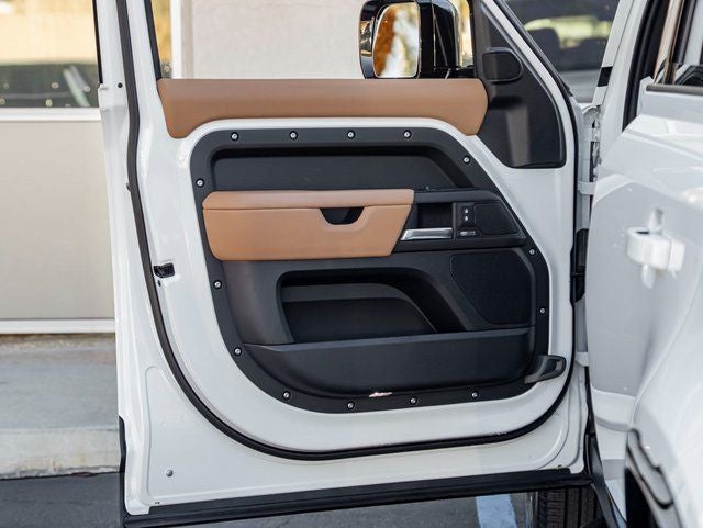 2026 Land Rover Defender 110 X-Dynamic SE