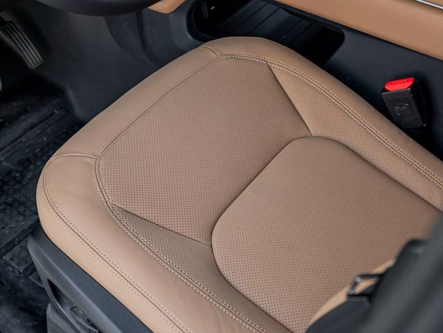 2026 Land Rover Defender 110 X-Dynamic SE