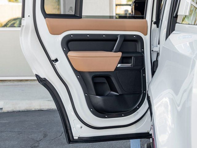 2026 Land Rover Defender 110 X-Dynamic SE