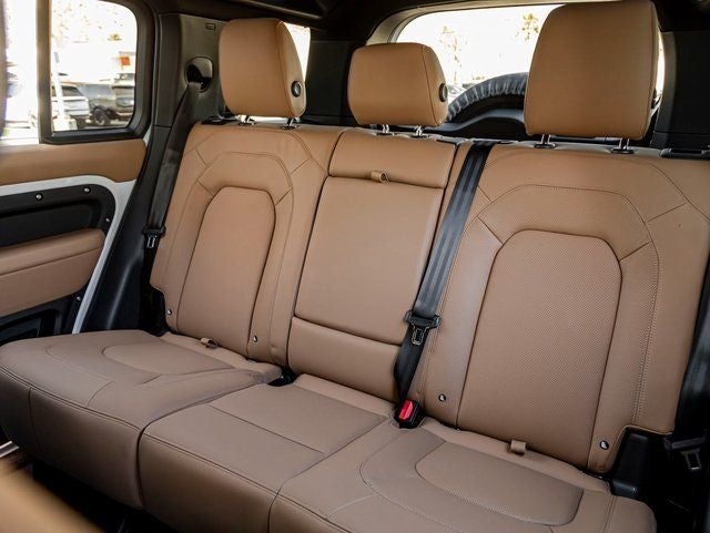 2026 Land Rover Defender 110 X-Dynamic SE