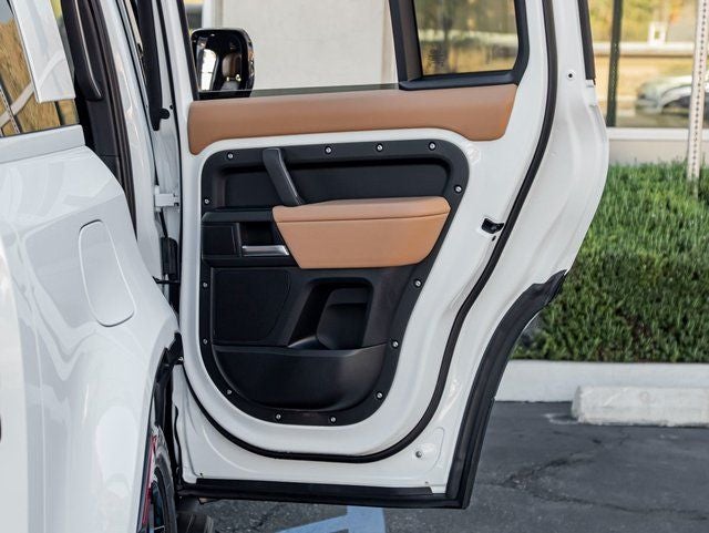 2026 Land Rover Defender 110 X-Dynamic SE