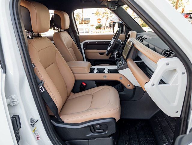 2026 Land Rover Defender 110 X-Dynamic SE