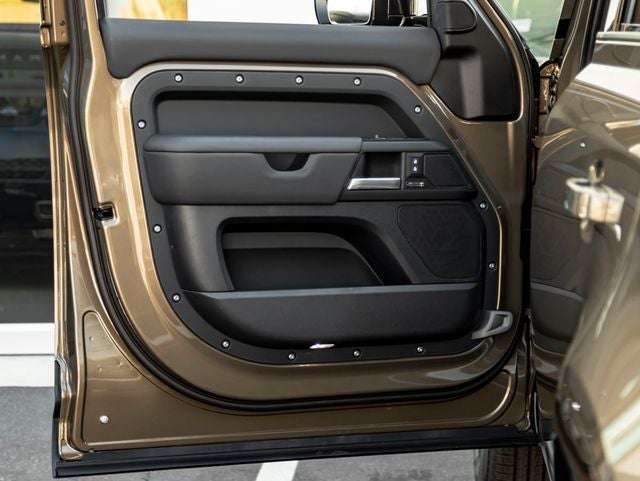 2026 Land Rover Defender 110 X-Dynamic SE