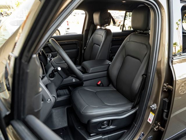 2026 Land Rover Defender 110 X-Dynamic SE