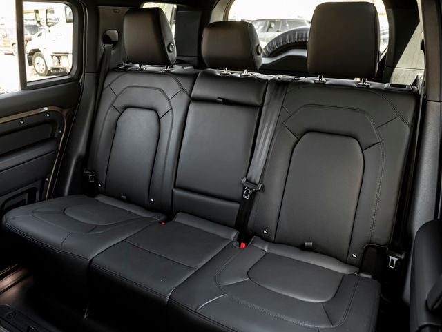 2026 Land Rover Defender 110 X-Dynamic SE