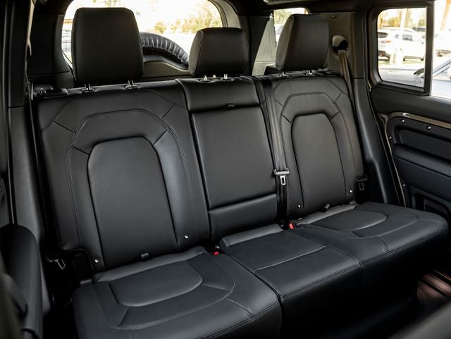 2026 Land Rover Defender 110 X-Dynamic SE