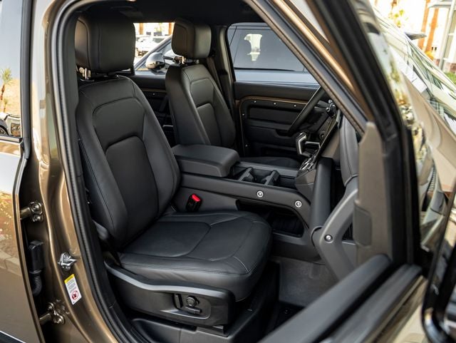2026 Land Rover Defender 110 X-Dynamic SE