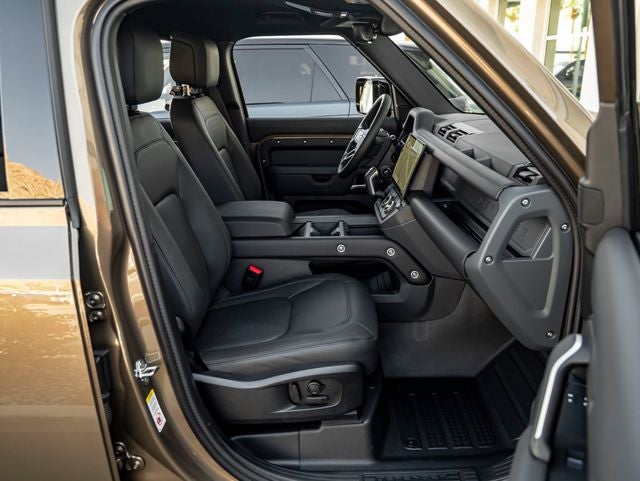 2026 Land Rover Defender 110 X-Dynamic SE