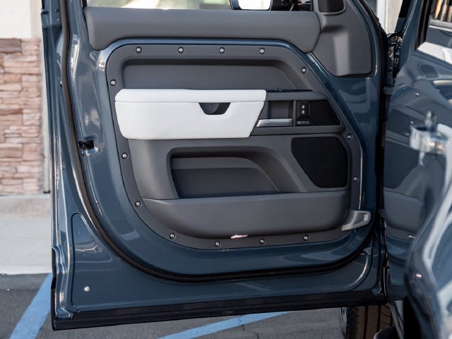 2026 Land Rover Defender 110 X-Dynamic SE