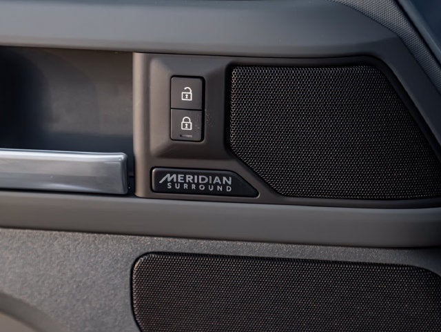 2026 Land Rover Defender 110 X-Dynamic SE
