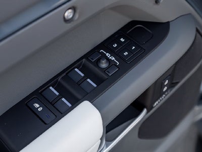 2026 Land Rover Defender 110 X-Dynamic SE