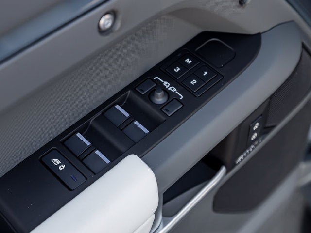2026 Land Rover Defender 110 X-Dynamic SE