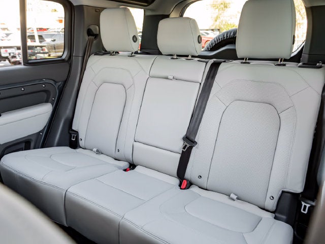 2026 Land Rover Defender 110 X-Dynamic SE