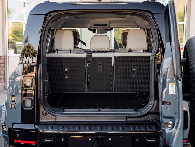 2026 Land Rover Defender 110 X-Dynamic SE