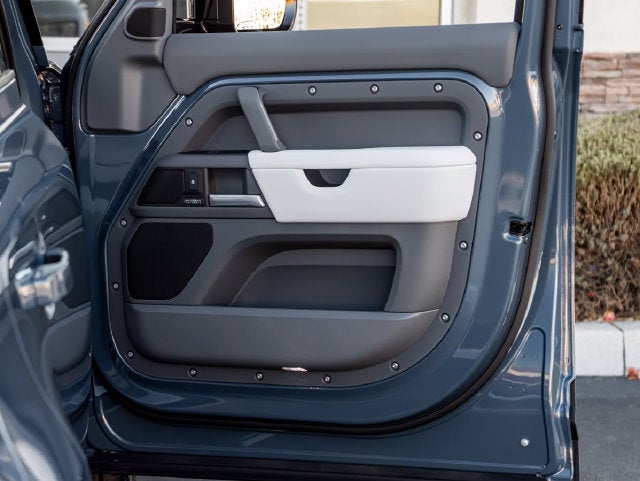 2026 Land Rover Defender 110 X-Dynamic SE