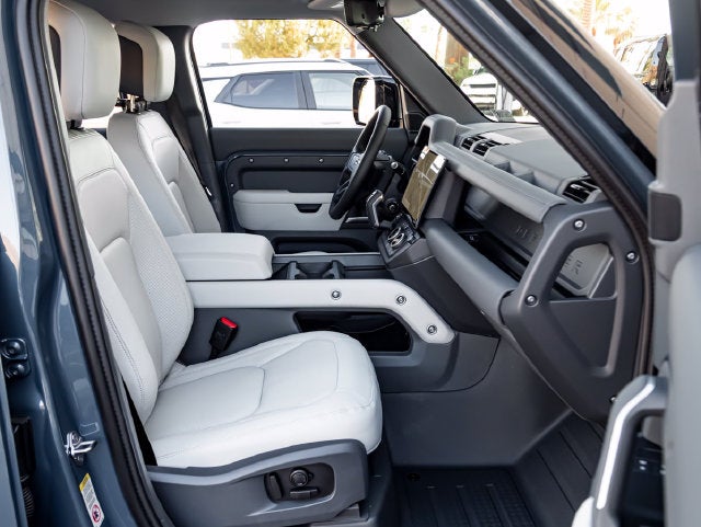 2026 Land Rover Defender 110 X-Dynamic SE