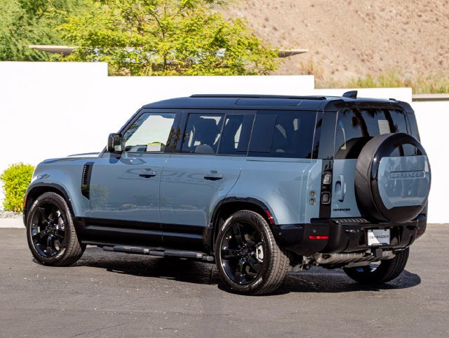 2026 Land Rover Defender 110 X-Dynamic SE