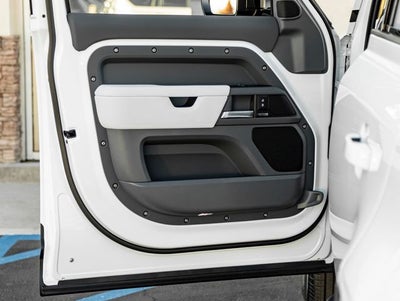 2026 Land Rover Defender 110 X-Dynamic SE