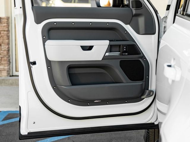 2026 Land Rover Defender 110 X-Dynamic SE