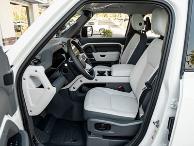 2026 Land Rover Defender 110 X-Dynamic SE