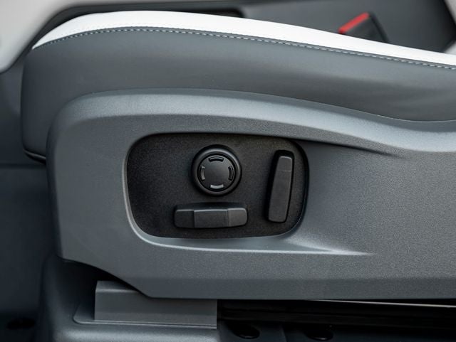 2026 Land Rover Defender 110 X-Dynamic SE
