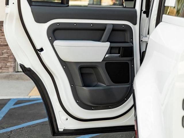 2026 Land Rover Defender 110 X-Dynamic SE