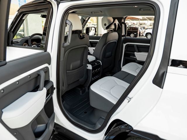 2026 Land Rover Defender 110 X-Dynamic SE
