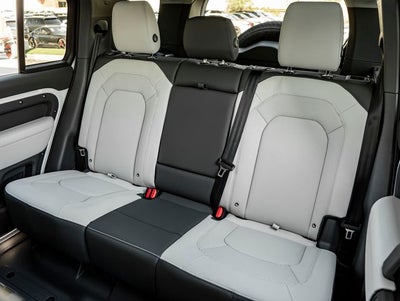 2026 Land Rover Defender 110 X-Dynamic SE