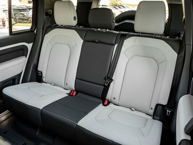 2026 Land Rover Defender 110 X-Dynamic SE