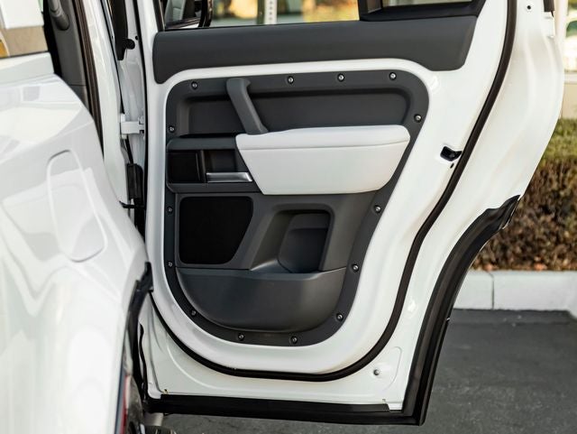 2026 Land Rover Defender 110 X-Dynamic SE