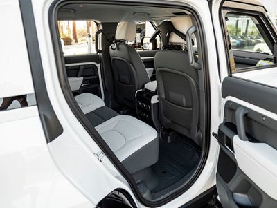 2026 Land Rover Defender 110 X-Dynamic SE