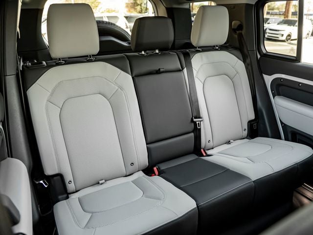 2026 Land Rover Defender 110 X-Dynamic SE