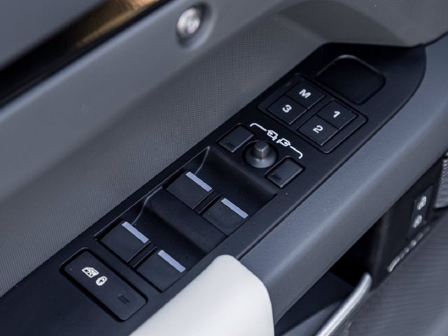 2024 Land Rover Defender 110 X-Dynamic SE