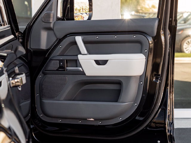 2024 Land Rover Defender 110 X-Dynamic SE