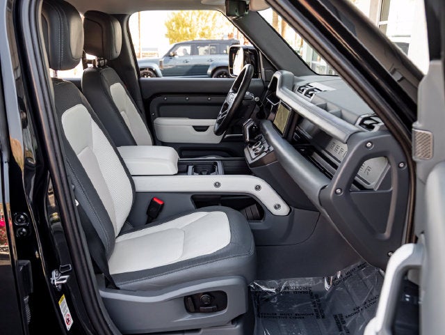 2024 Land Rover Defender 110 X-Dynamic SE