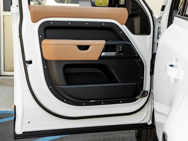 2026 Land Rover Defender 110 X-Dynamic SE