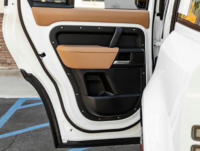 2026 Land Rover Defender 110 X-Dynamic SE