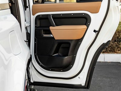 2026 Land Rover Defender 110 X-Dynamic SE