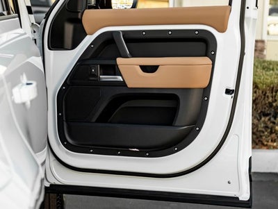 2026 Land Rover Defender 110 X-Dynamic SE