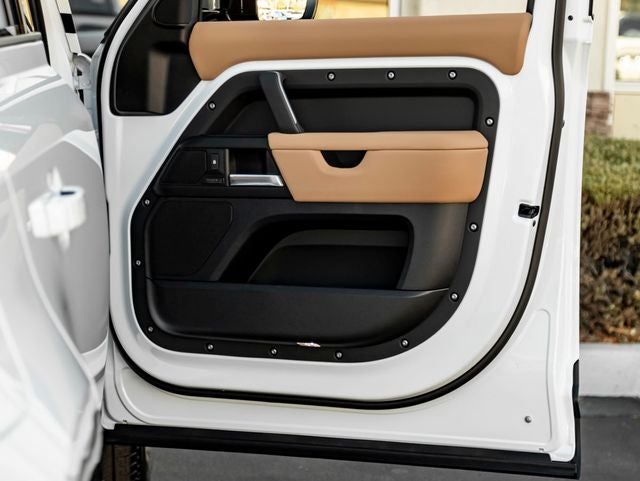 2026 Land Rover Defender 110 X-Dynamic SE